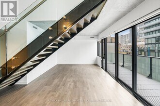 185-185 Roehampton Ave in Toronto, ON - Building Photo - Building Photo