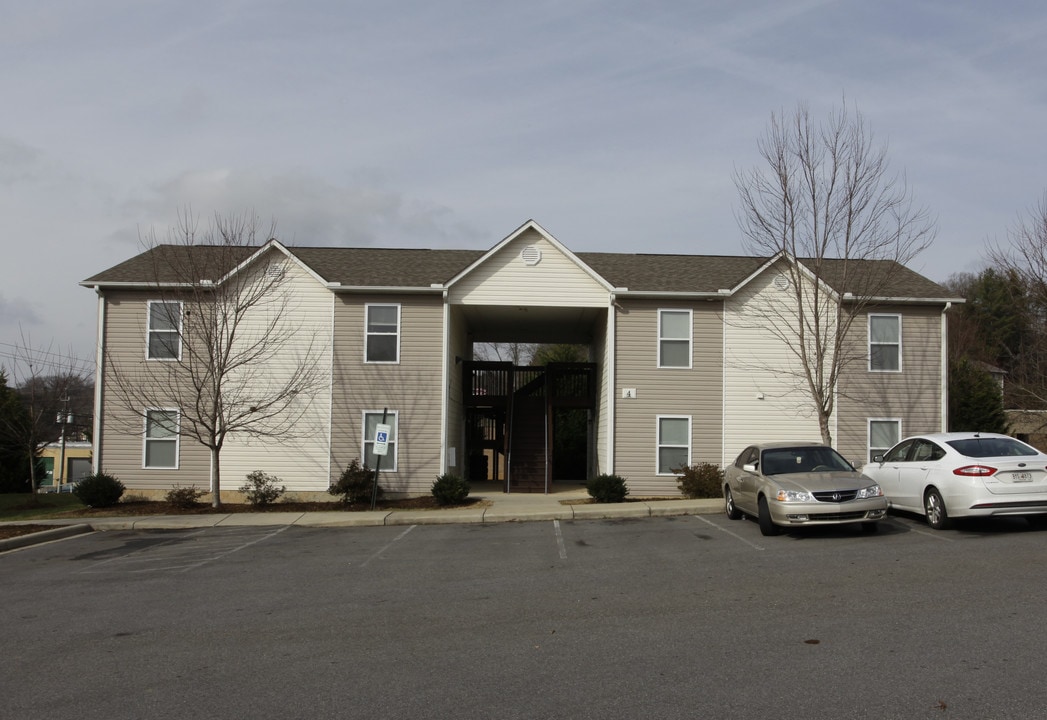 Weaverville Commons in Weaverville, NC - Building Photo