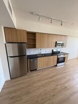 868 E 23rd St, Unit S5 in Hialeah, FL - Building Photo