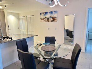5350 NW 84th Ave in Doral, FL - Foto de edificio - Building Photo