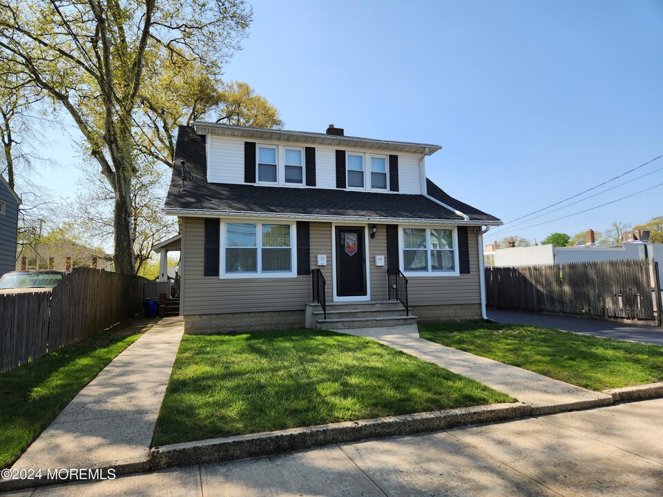 10 Park Ave in Keansburg, NJ - Building Photo