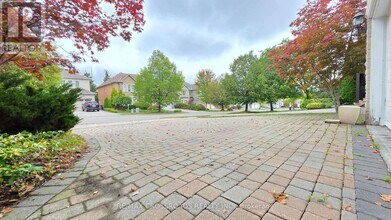 21 Bowan Ct in Toronto, ON - Building Photo - Building Photo