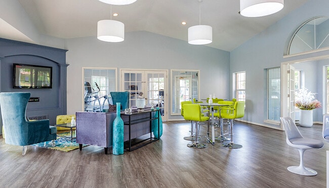 Canton Club Apartments - Canton, MI