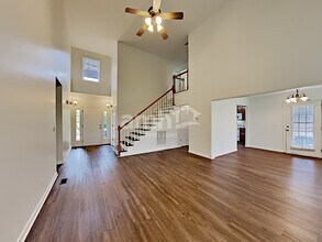 1914 Amacher Dr in Spring Hill, TN - Foto de edificio - Building Photo