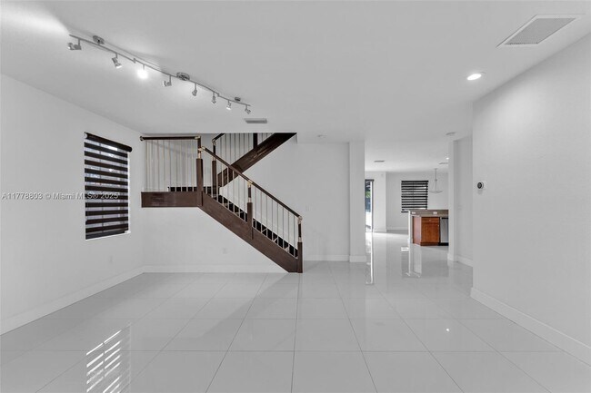 9714 NW 8th Terrace in Miami, FL - Building Photo - Building Photo