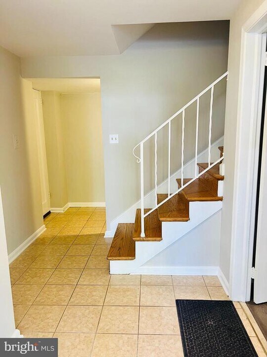 912 McKinley Rd in Arlington, VA - Building Photo