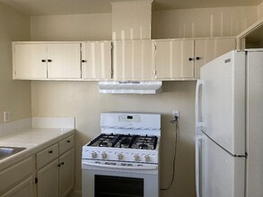 700 N East End Ave-Unit -24 in Pomona, CA - Building Photo - Building Photo