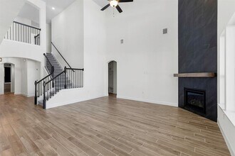 604 Buena Onda Wy in Austin, TX - Building Photo - Building Photo