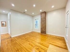 258 W Broadway, Unit 4 in Boston, MA - Foto de edificio - Building Photo