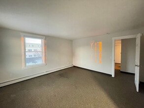 251 Pine St in Manchester, NH - Building Photo - Building Photo