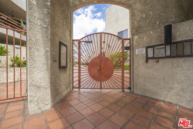 1425 W 12th St in Los Angeles, CA - Building Photo - Building Photo