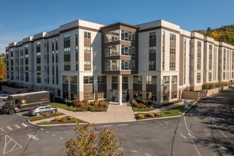 Hillside Commons in Oneonta, NY - Foto de edificio - Building Photo