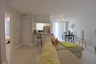 Rue Granville Apartments in Miami Beach, FL - Building Photo - Building Photo