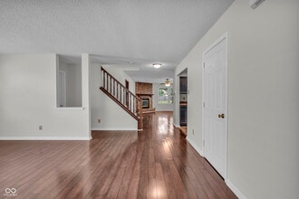 10187 Hatherley Way in Fishers, IN - Building Photo - Building Photo