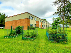 Condor Apartments - Section 8 community in Bigfork, MN - Foto de edificio - Building Photo