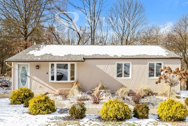 1444 Balsam Dr in Allison Park, PA - Building Photo - Building Photo