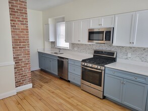 46 E Manning St, Unit 2nd Floor in Providence, RI - Building Photo - Building Photo