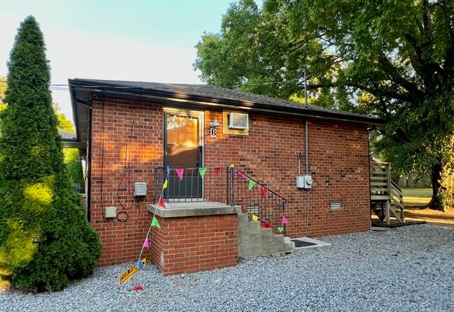 212 Ewing Dr in Nashville, TN - Building Photo - Building Photo