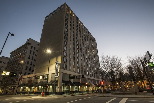 Garfield Tower Apartments in Cincinnati, OH - Building Photo - Building Photo