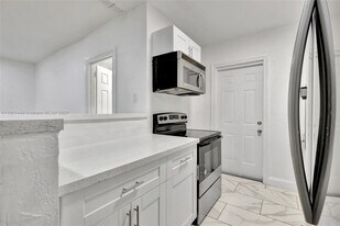 3032 Glenwood Rd in West Palm Beach, FL - Building Photo