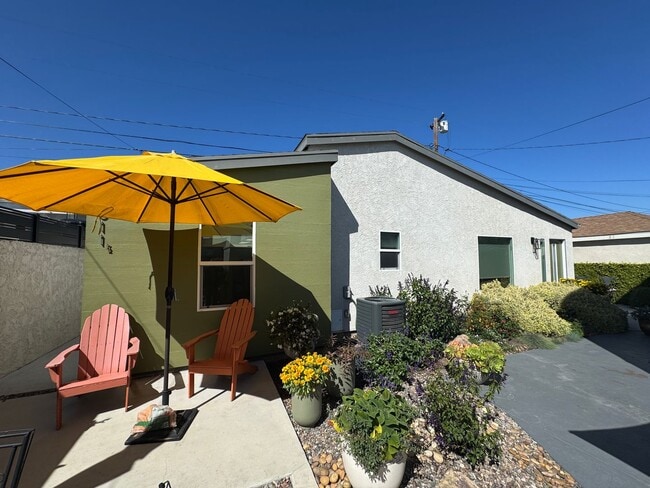 2311 W 77th St in Inglewood, CA - Building Photo - Building Photo