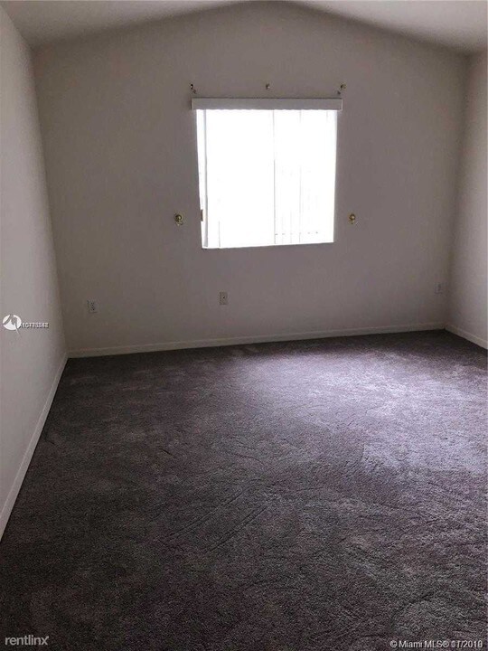 8906 W Flagler St in Miami, FL - Building Photo