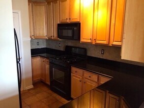 34 Tellicherry Ct in Jersey City, NJ - Building Photo - Building Photo
