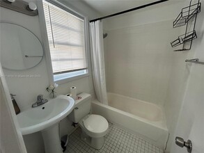 300 Sunset Dr-Unit -4 in Fort Lauderdale, FL - Building Photo - Building Photo