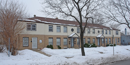 Milwaukee Apartments in Milwaukee, WI - Foto de edificio - Building Photo