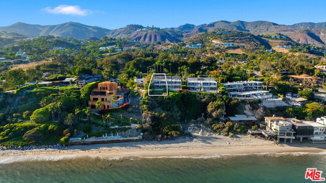 27428 Pacific Coast Hwy in Malibu, CA - Foto de edificio - Building Photo