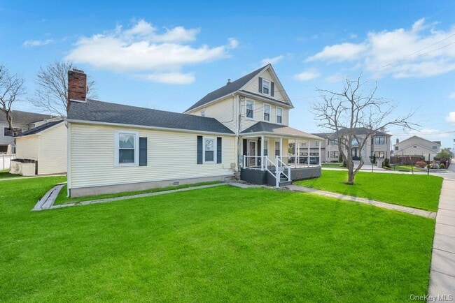 209 Central Ave in Bethpage, NY - Foto de edificio - Building Photo