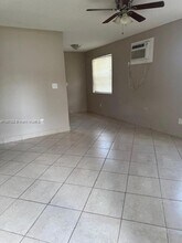 893 NE 39th St, Unit 893 in Oakland Park, FL - Building Photo - Building Photo