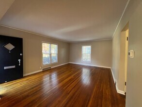 4322 Northwest Dr in Des Moines, IA - Foto de edificio - Building Photo