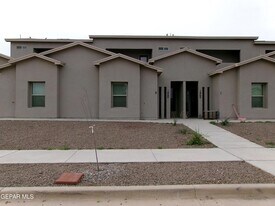 1060 Hoppas St, Unit B in El Paso, TX - Building Photo