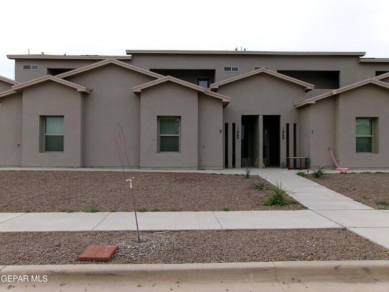 1060 Hoppas St, Unit B in El Paso, TX - Building Photo