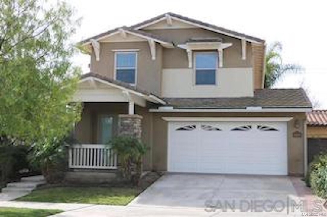 1586 Hopscotch Dr in Chula Vista, CA - Building Photo