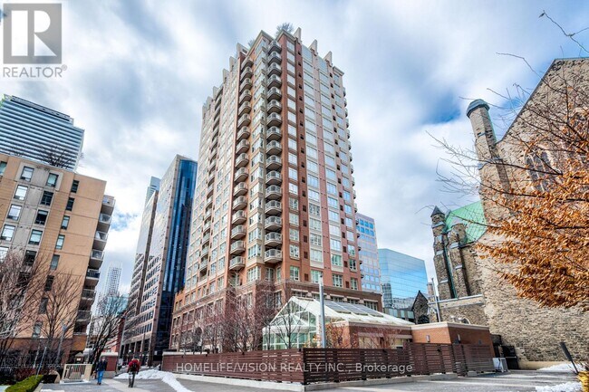 100 Hayden St in Toronto, ON - Building Photo - Building Photo