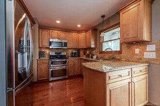 5 Stonecutter Rd in Levittown, NY - Building Photo - Building Photo