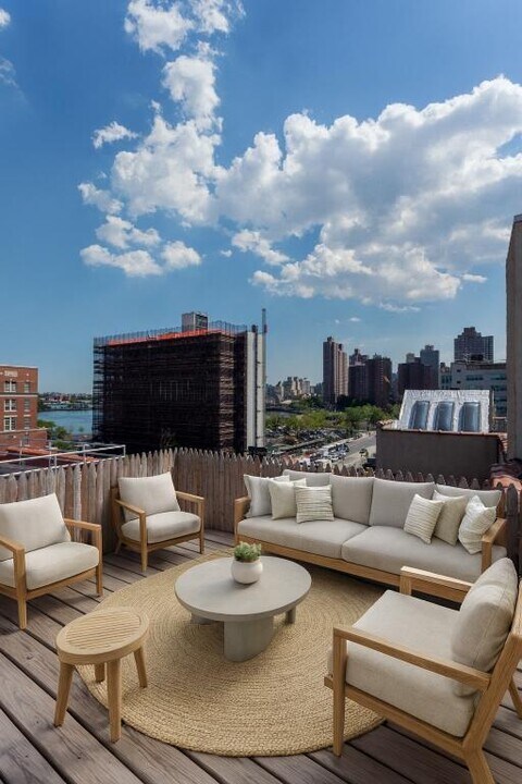 3 Bedroom Penthouse Duplex with 2 Private in New York, NY - Building Photo