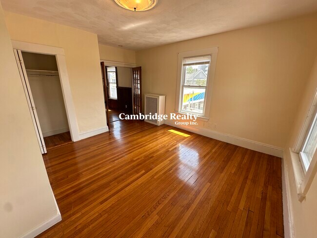 543 Broadway, Unit 2T in Somerville, MA - Building Photo - Building Photo