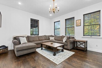 17 Curtis Dr in Sherman, CT - Foto de edificio - Building Photo