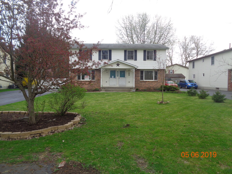 1425 Como Park Blvd in Depew, NY - Building Photo