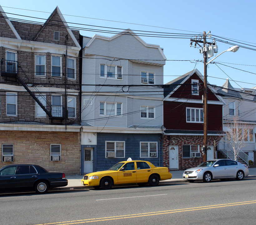 575 Kennedy Blvd in Bayonne, NJ - Building Photo