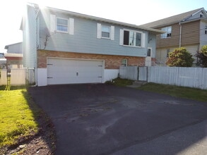 1003 Wilbur Ct in Hazleton, PA - Building Photo - Building Photo