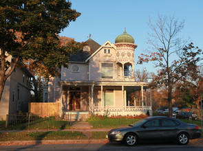 2500 Portland Ave in Minneapolis, MN - Building Photo - Building Photo