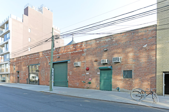 209 N 11th St in Brooklyn, NY - Building Photo - Building Photo