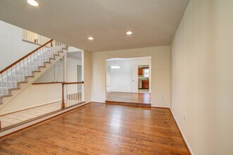 7403 Crestberry Ln in Bethesda, MD - Building Photo - Building Photo