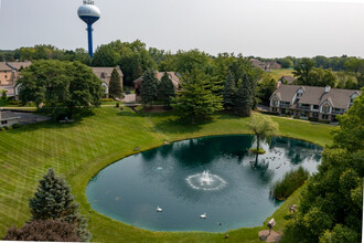 Regal Crest West & Regal Crest Village in Brookfield, WI - Foto de edificio - Building Photo