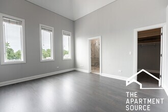 1136 W Diversey Pkwy in Chicago, IL - Building Photo - Building Photo