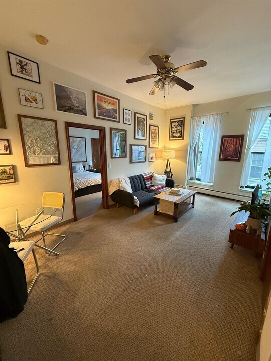 247 Pearl St, Unit #204 in Somerville, MA - Foto de edificio